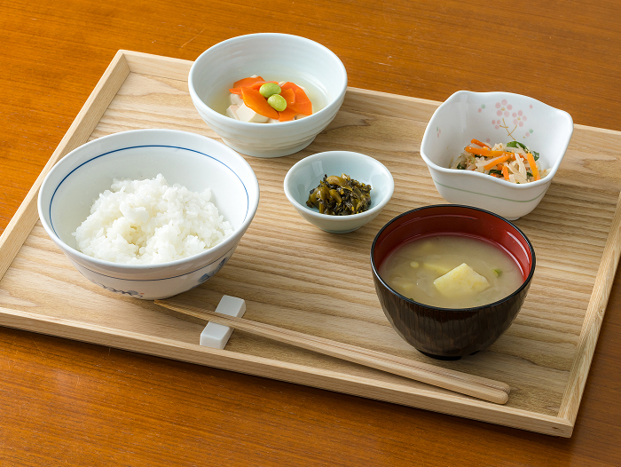 朝食(8:00)