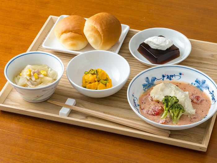 昼食(12:00)