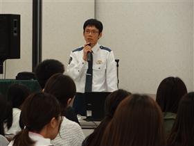 警察官の交通講話